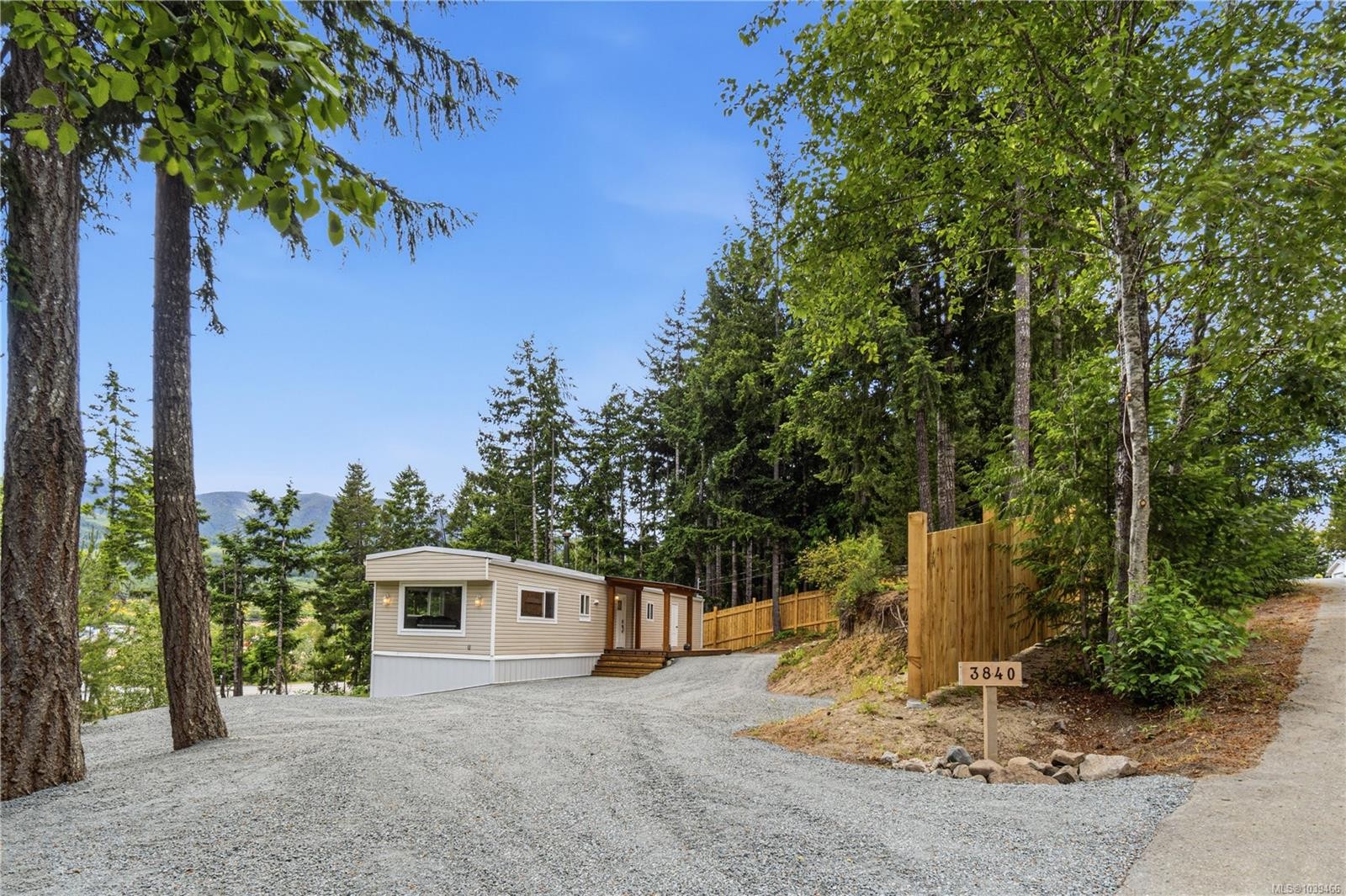 3840 Melrose Rd, Whiskey Creek, BC