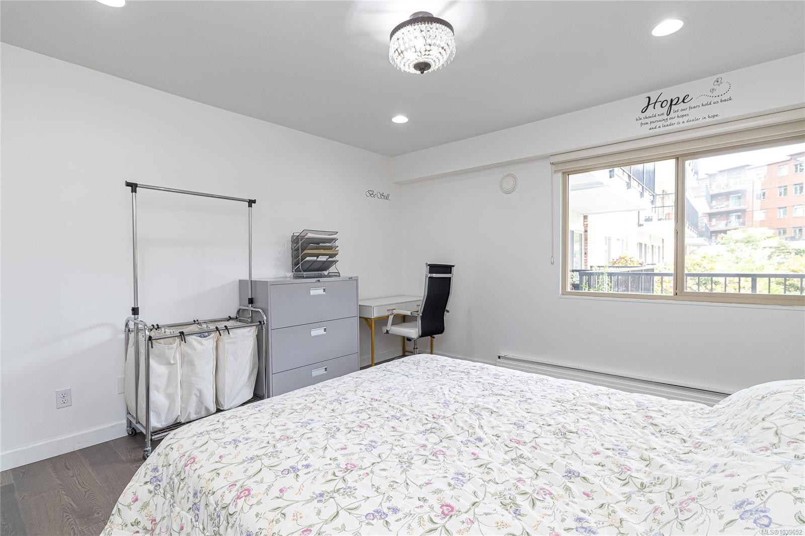 #110-1680 Poplar Ave, Saanich, BC