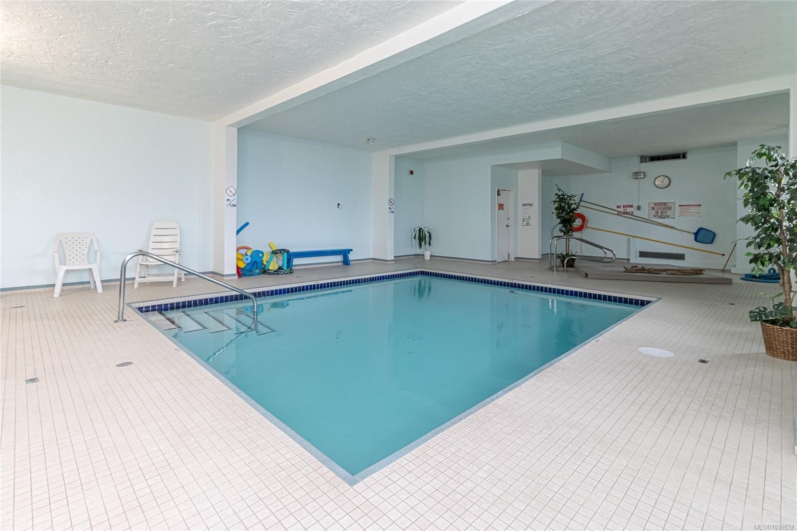 #110-1680 Poplar Ave, Saanich, BC
