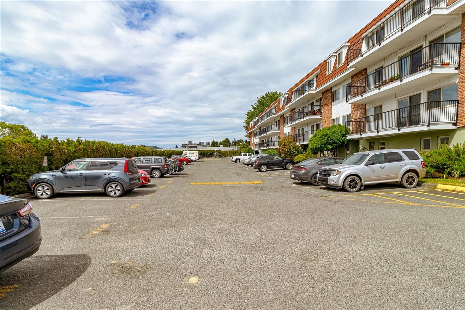 #110-1680 Poplar Ave, Saanich, BC