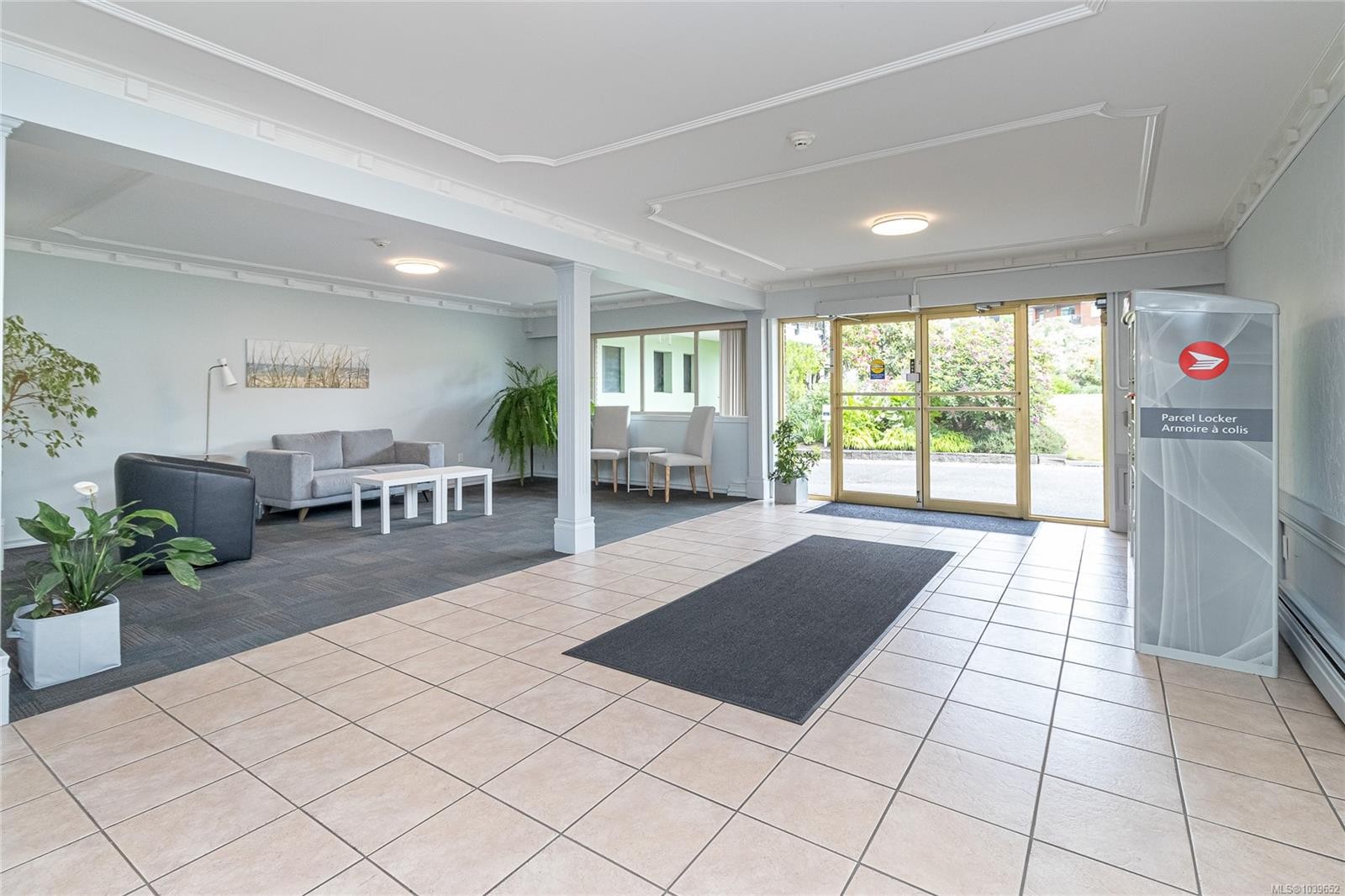 #110-1680 Poplar Ave, Saanich, BC