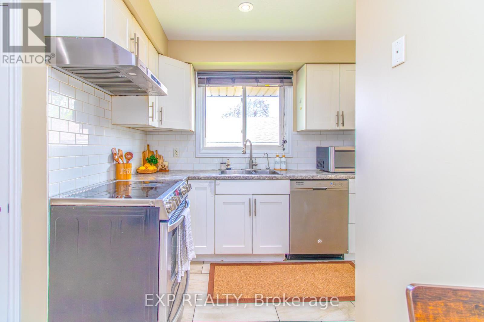 35 Hillsborough Crescent, Kitchener, ON