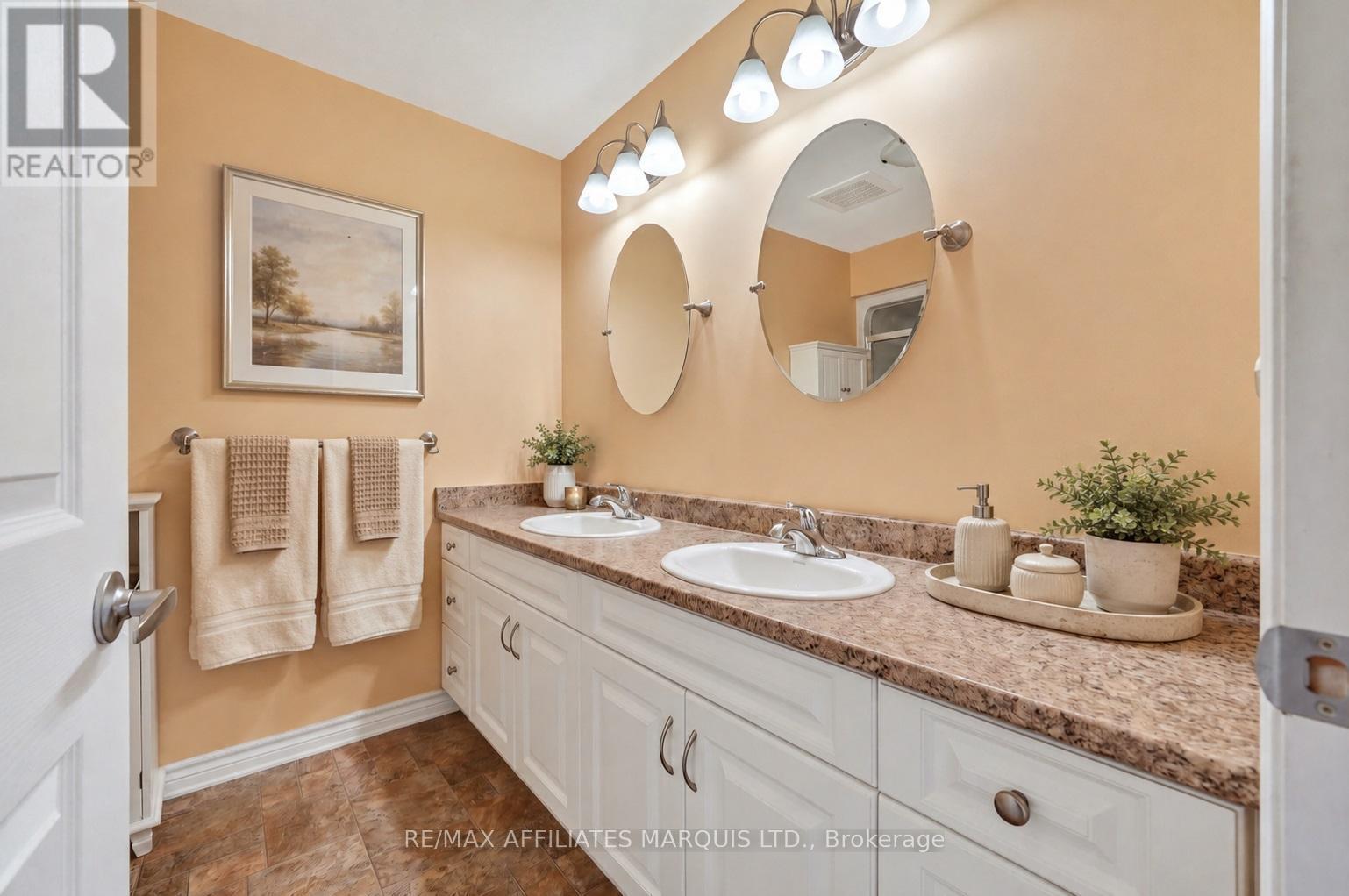 This image has been virtually staged. - 401 - 108 Second Street E, Cornwall, ON