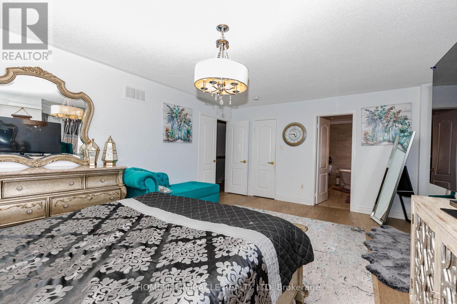 3339 Crompton Crescent, Mississauga, ON