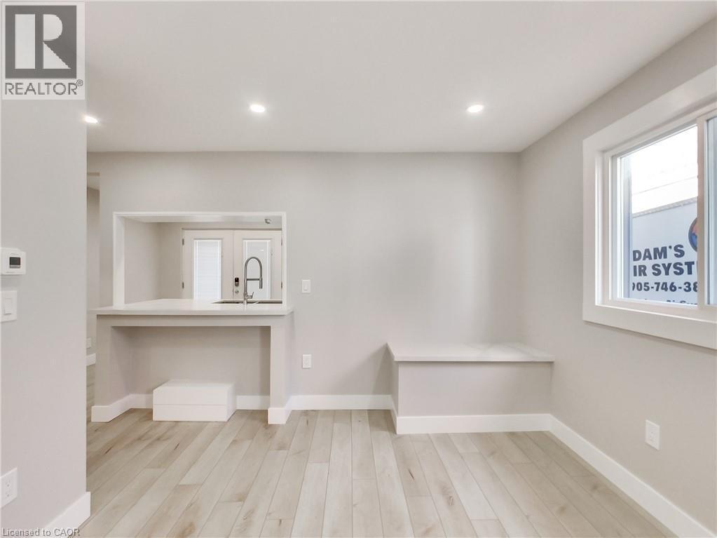 229 Parkdale Avenue N, Hamilton, ON