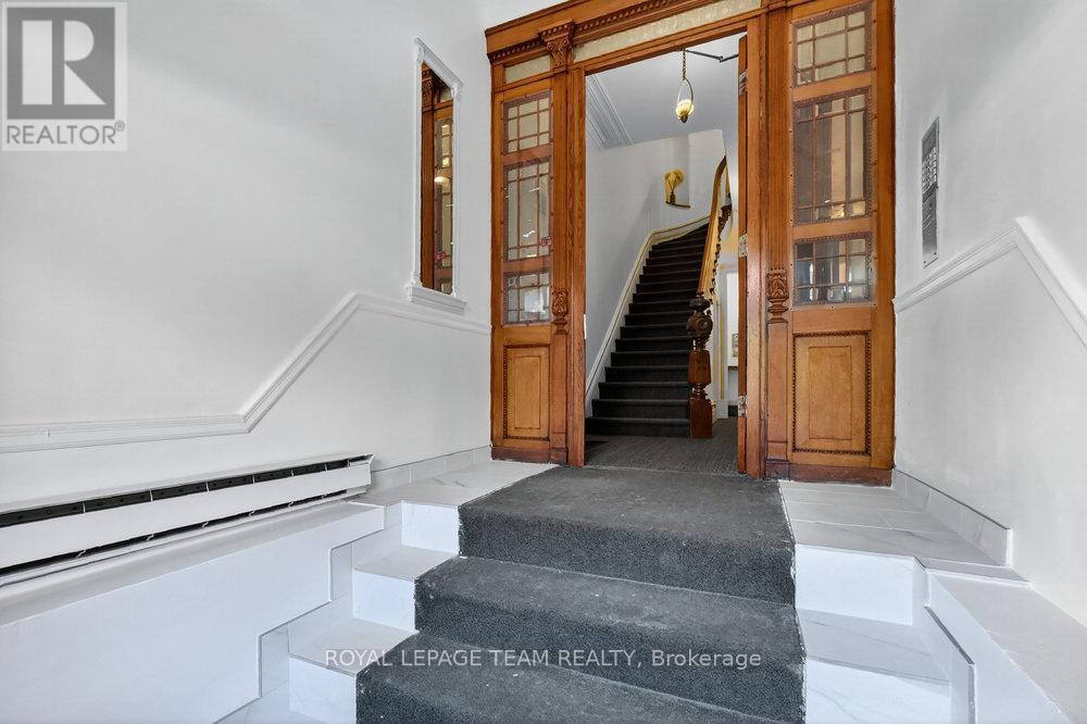 260 Somerset Street W, Ottawa, ON