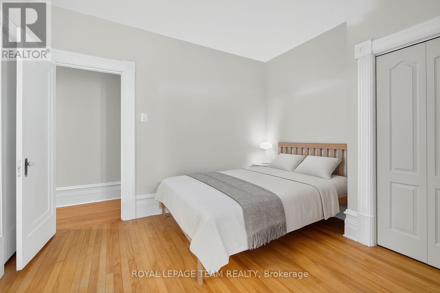 260 Somerset Street W, Ottawa, ON