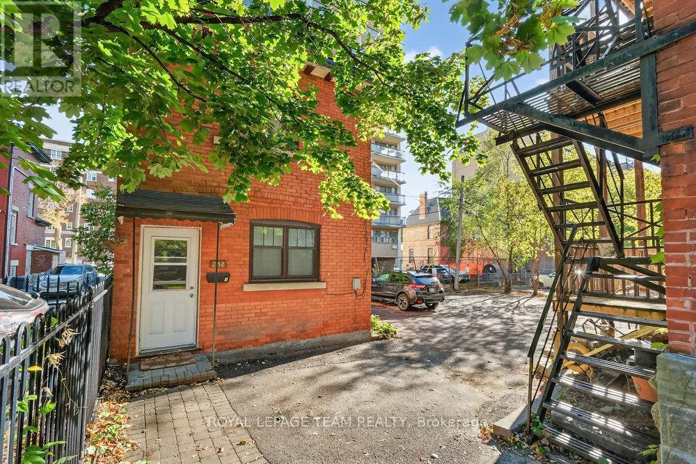 260 Somerset Street W, Ottawa, ON