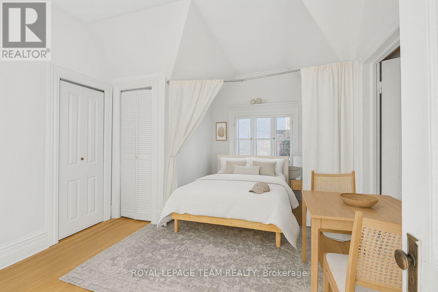 260 Somerset Street W, Ottawa, ON