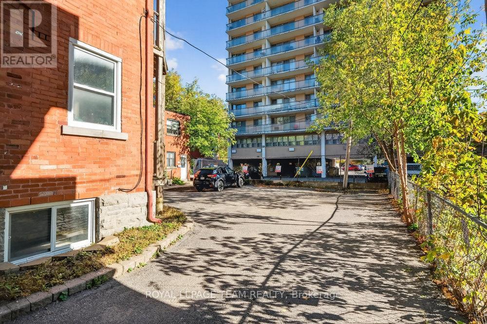 260 Somerset Street W, Ottawa, ON