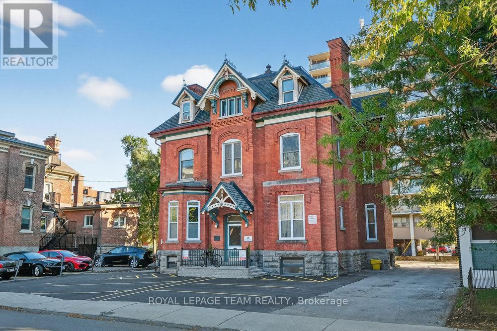 260 Somerset Street W, Ottawa, ON