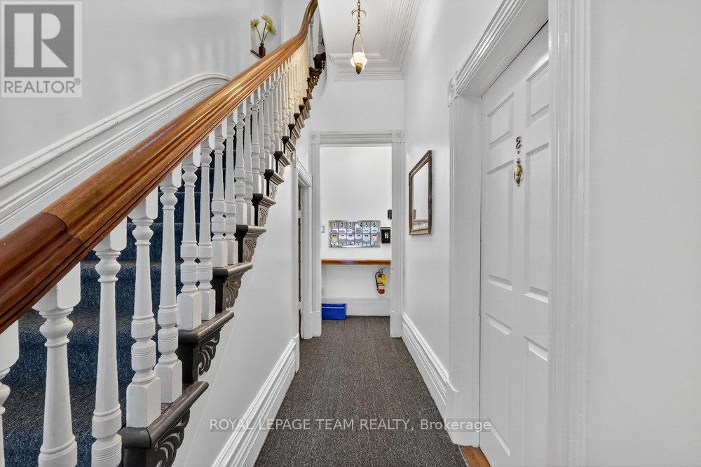260 Somerset Street W, Ottawa, ON