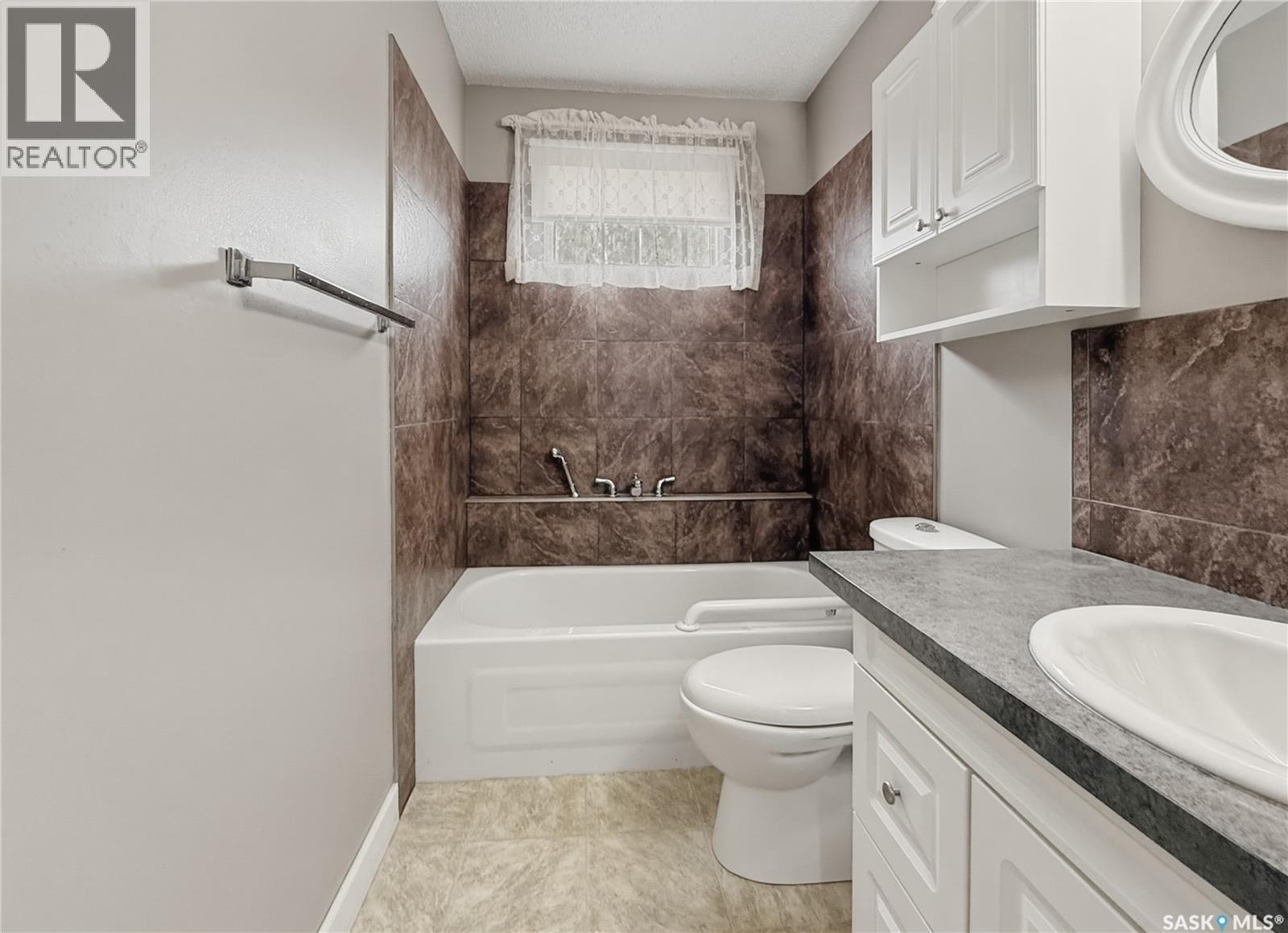 24 13Th Avenue Se, Swift Current, SK