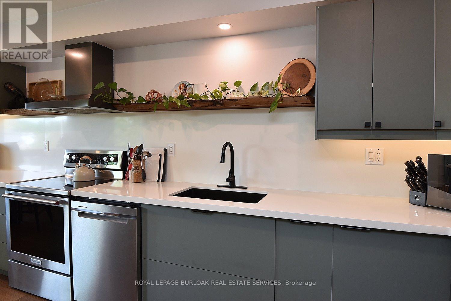 2499 Whittaker Drive, Burlington, ON