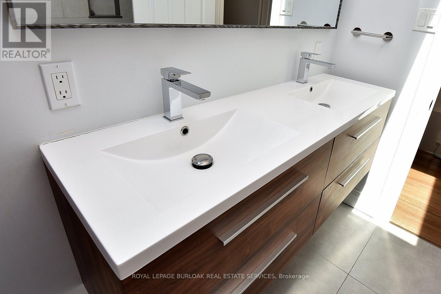 2499 Whittaker Drive, Burlington, ON