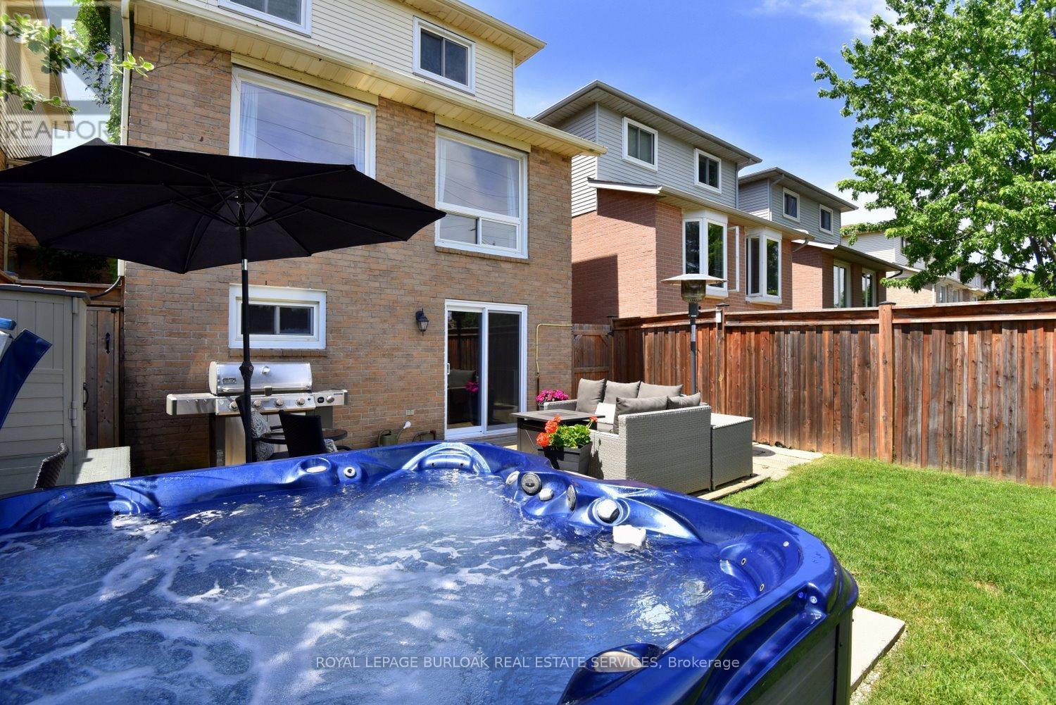 2499 Whittaker Drive, Burlington, ON