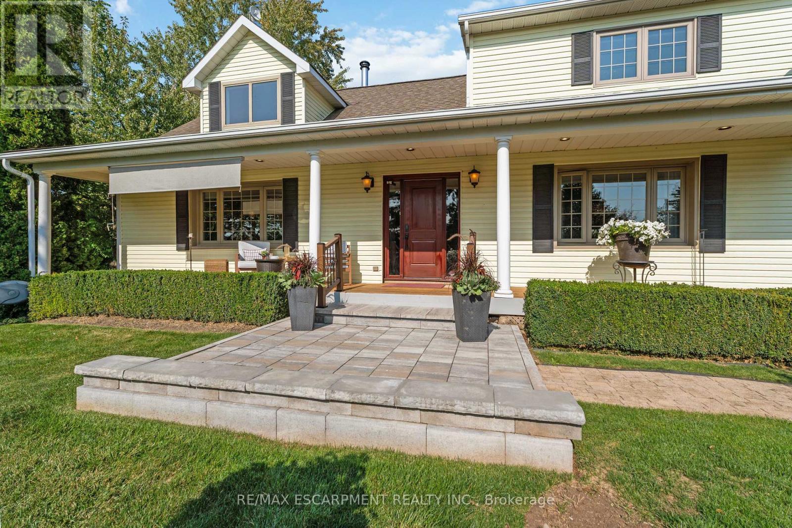 493 Ridge Road E, Grimsby, ON - Outdoor With Deck Patio Veranda With Facade