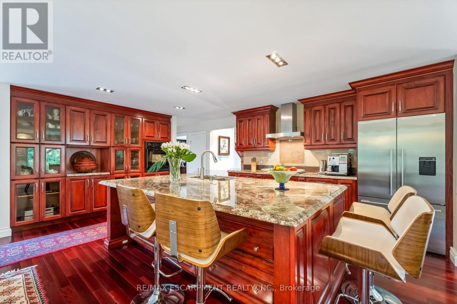 493 Ridge Road E, Grimsby, ON - Indoor Photo Showing Kitchen