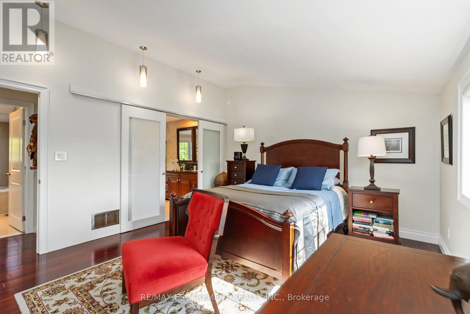 493 Ridge Road E, Grimsby, ON - Indoor Photo Showing Bedroom