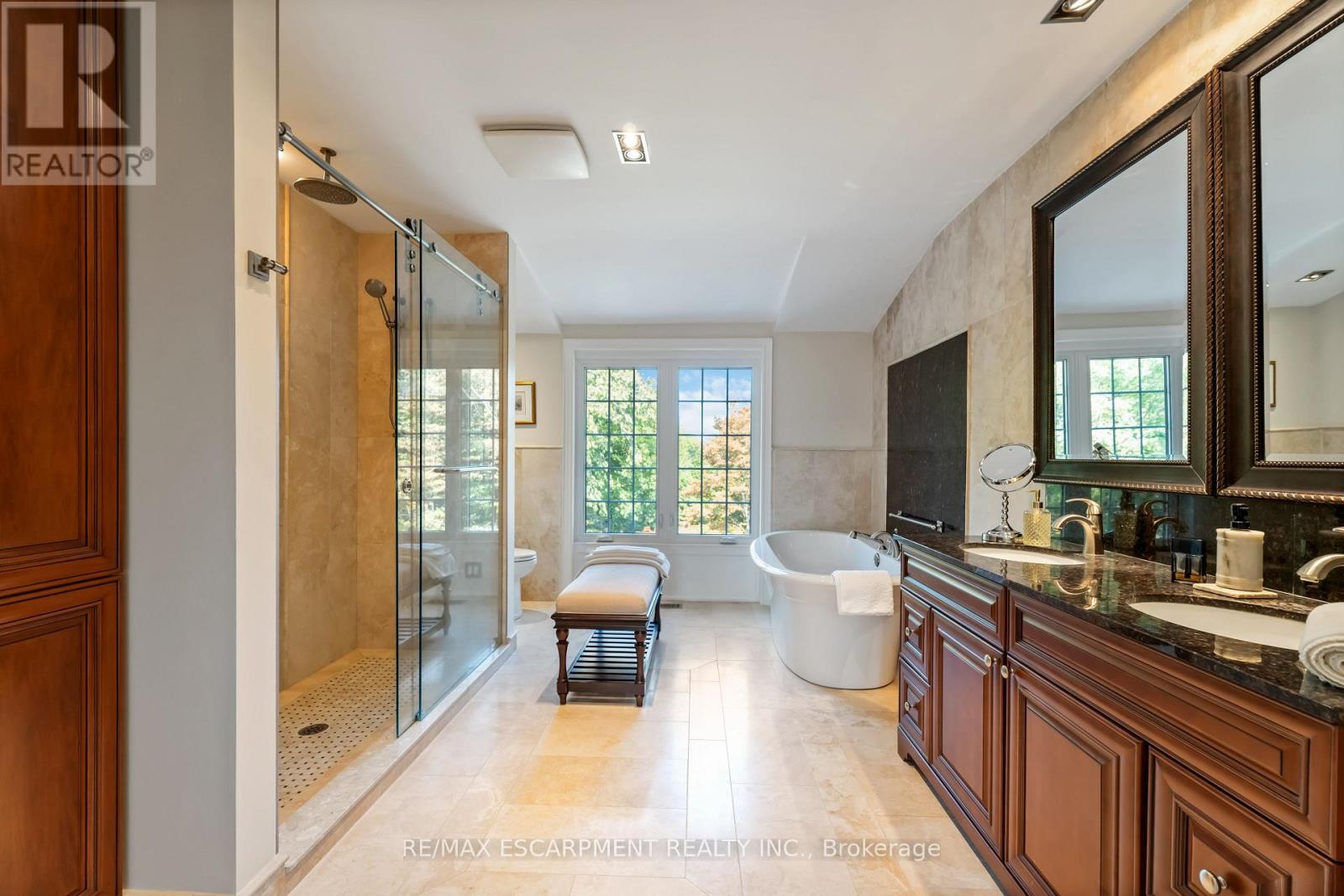 493 Ridge Road E, Grimsby, ON - Indoor Photo Showing Bathroom