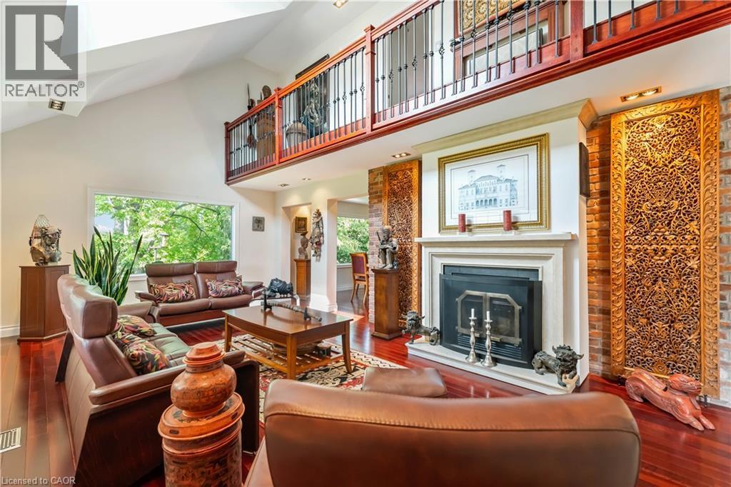 493 Ridge Road E, Grimsby, ON - Indoor Photo Showing Living Room With Fireplace
