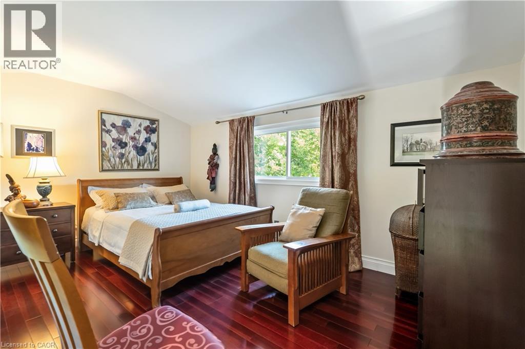 493 Ridge Road E, Grimsby, ON - Indoor Photo Showing Bedroom