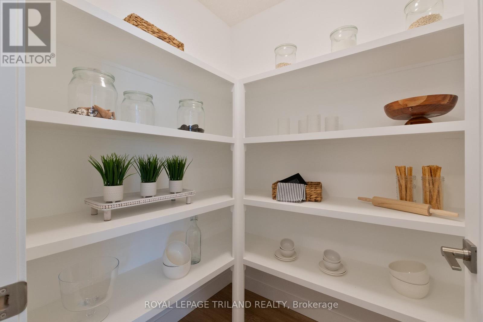 112 Styles Drive, St. Thomas, ON - Indoor With Storage