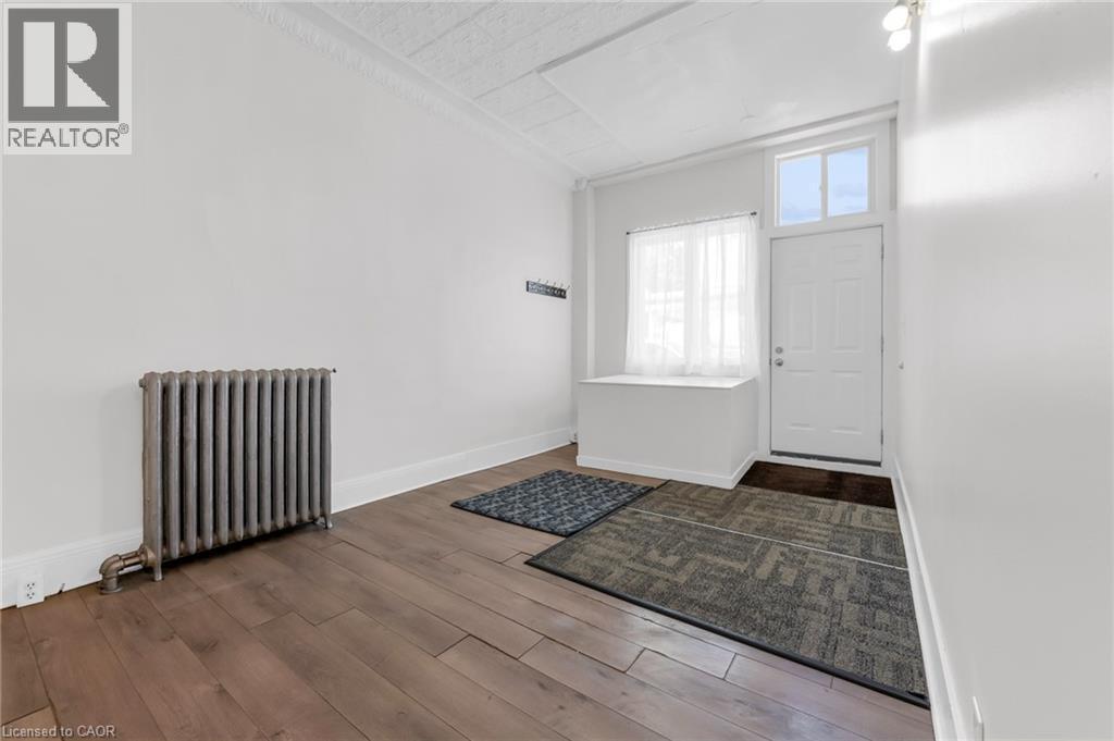 1371 Main Street E, Hamilton, ON - Indoor Photo Showing Other Room