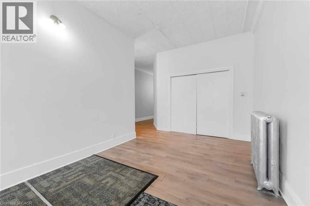 1371 Main Street E, Hamilton, ON - Indoor Photo Showing Other Room
