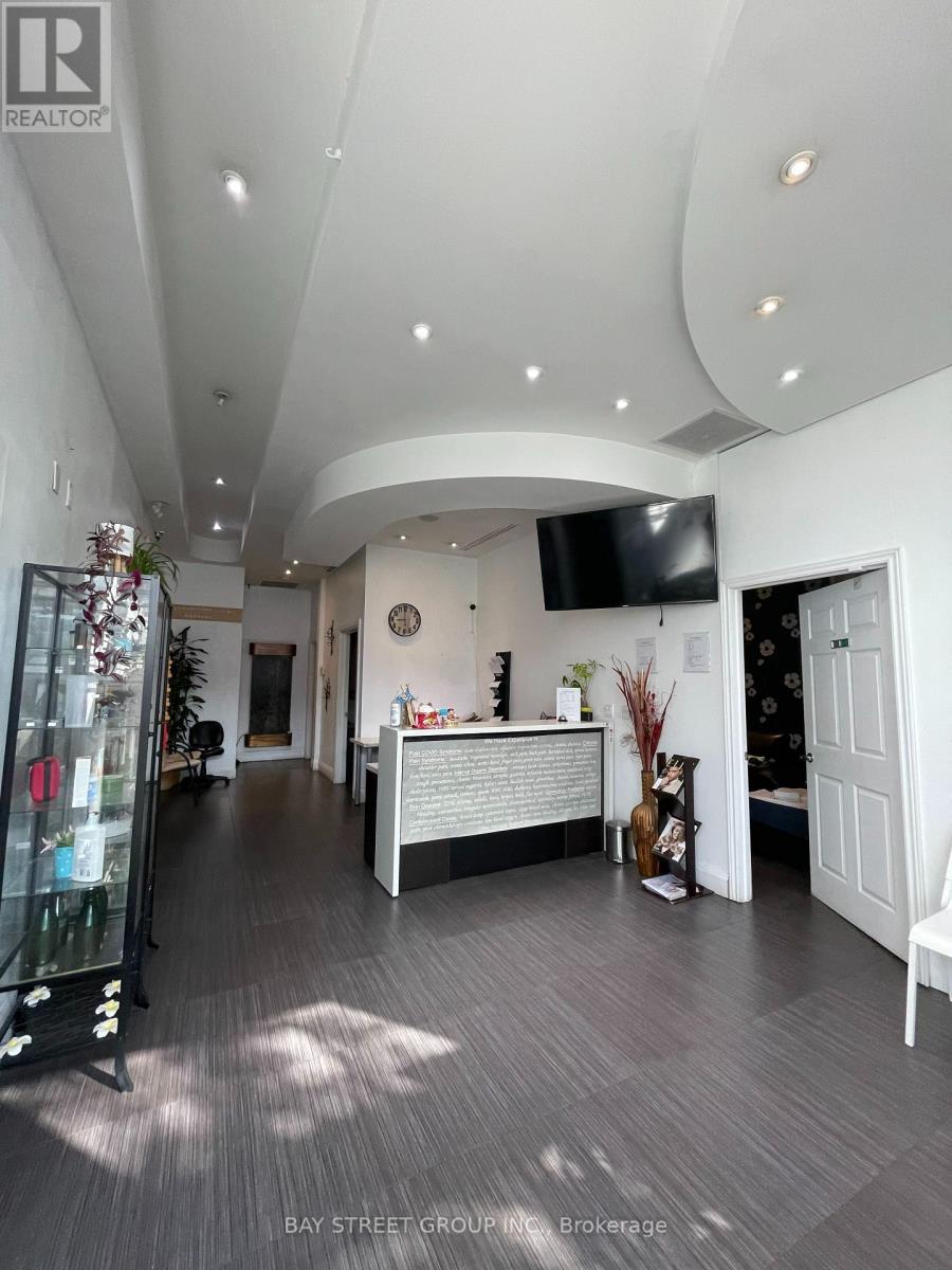 380 Dundas Street E, Oakville, ON