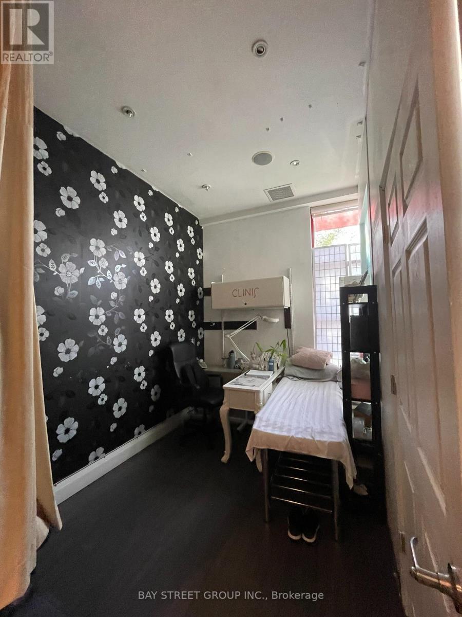 380 Dundas Street E, Oakville, ON