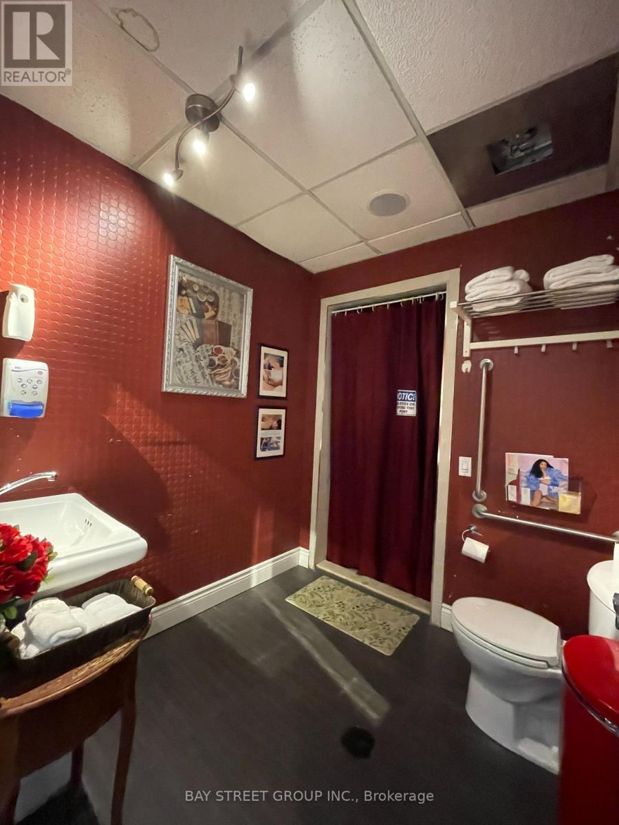 380 Dundas Street E, Oakville, ON