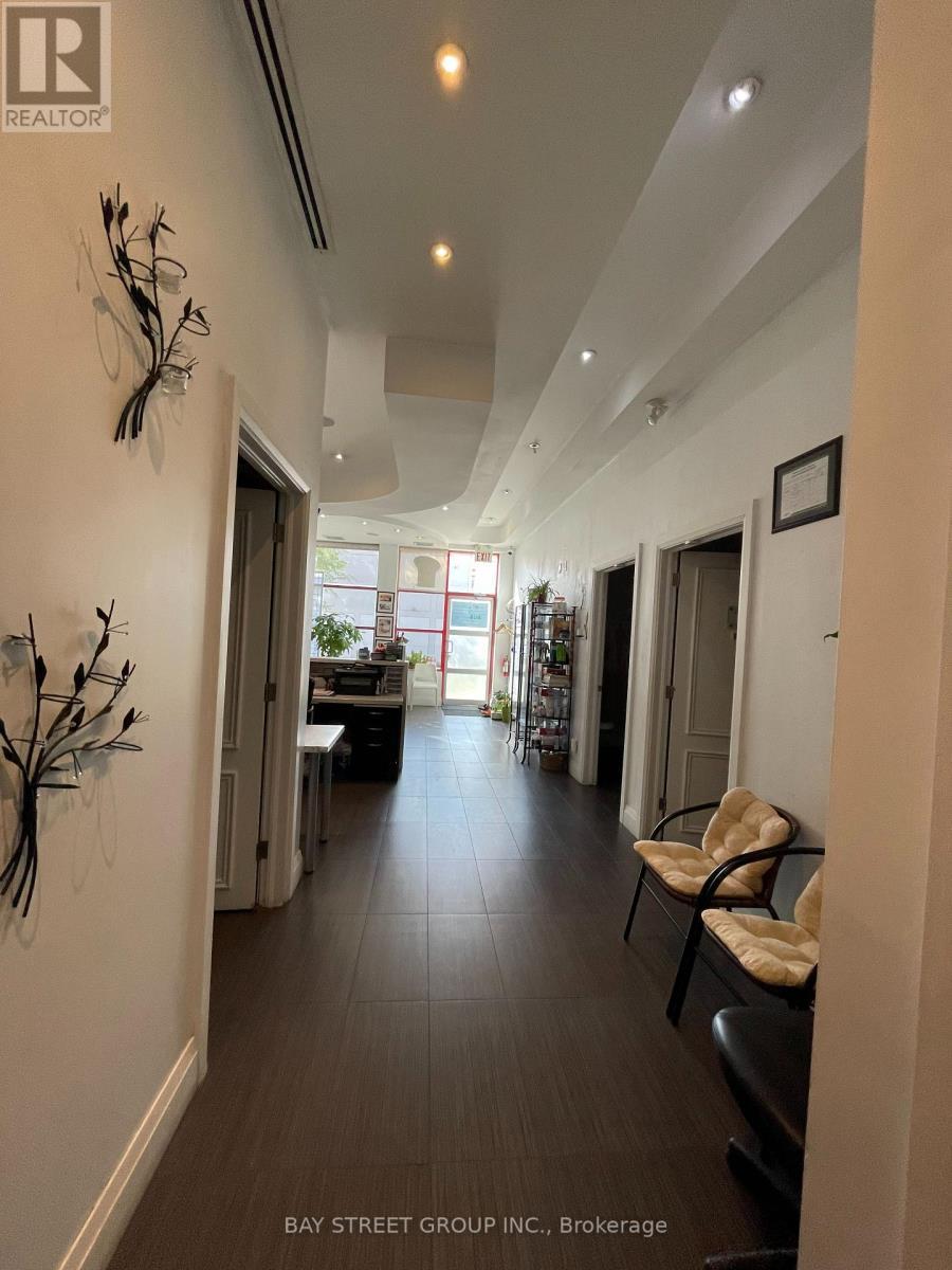 380 Dundas Street E, Oakville, ON