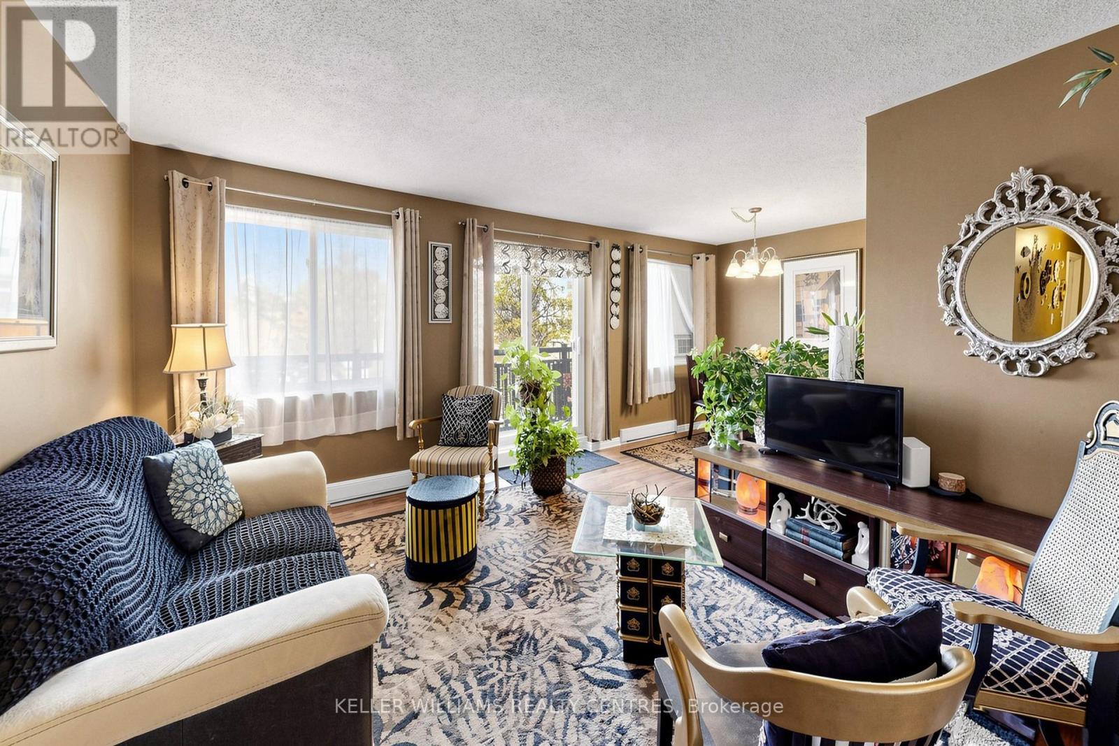 304 - 131 Taunton Road E, Oshawa, ON - Indoor Photo Showing Living Room