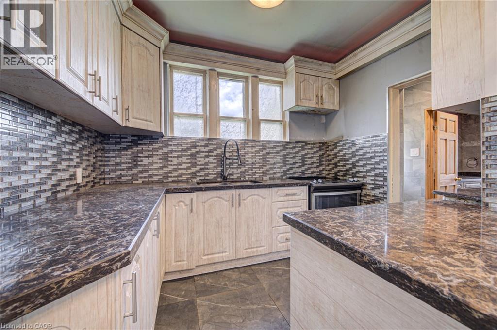 59 Irvin Street, Kitchener, ON - Indoor Photo Showing Kitchen With Upgraded Kitchen
