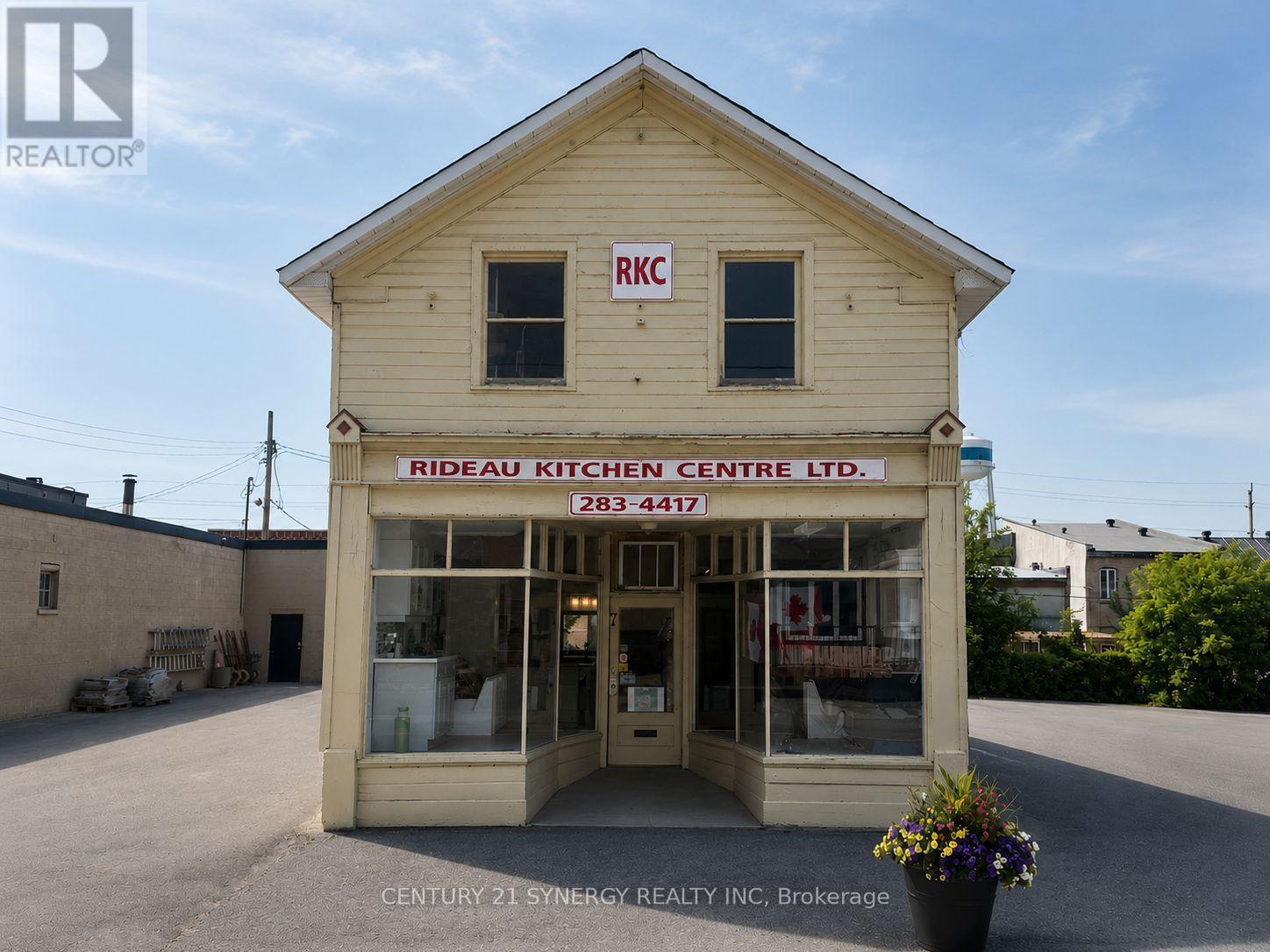 7 William Street W, Smiths Falls, ON