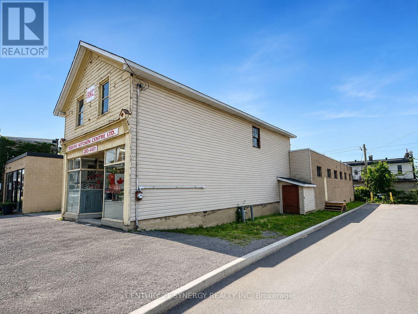 7 William Street W, Smiths Falls, ON