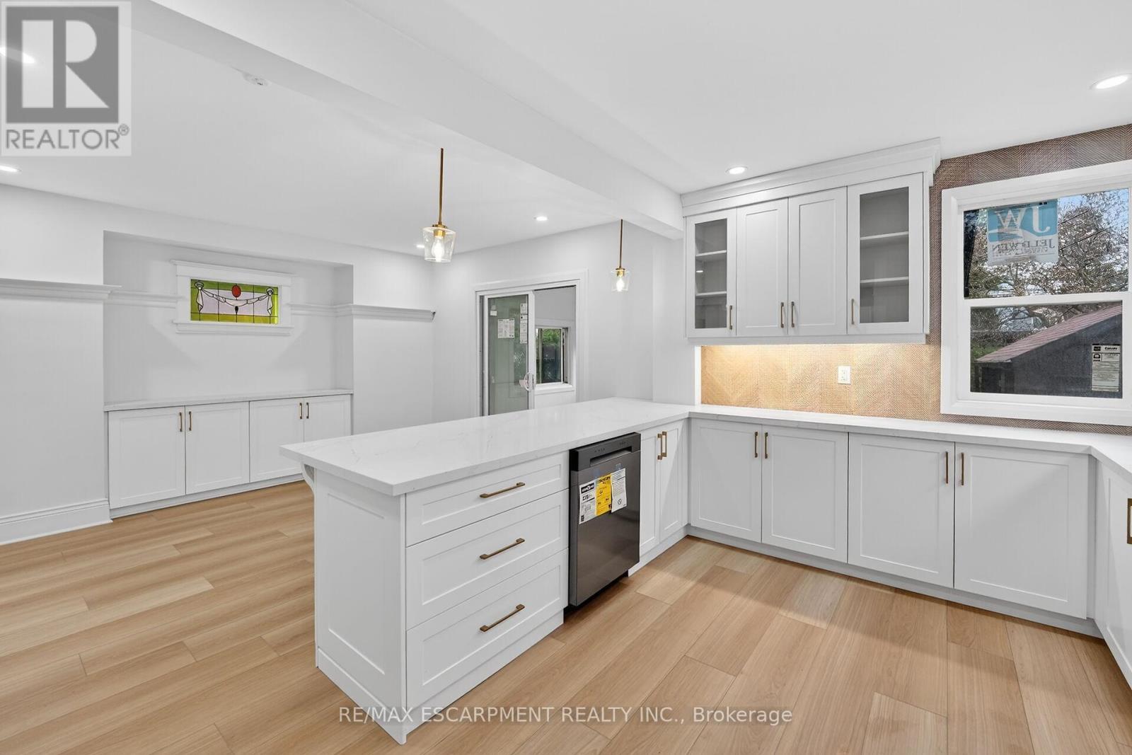 101 Houghton Avenue S, Hamilton, ON