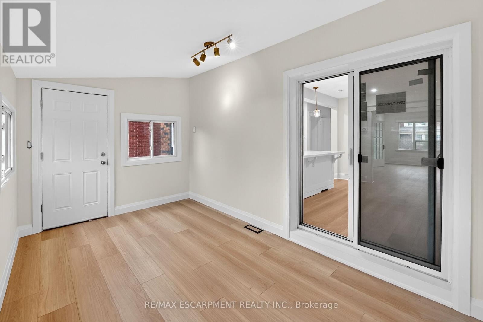 101 Houghton Avenue S, Hamilton, ON