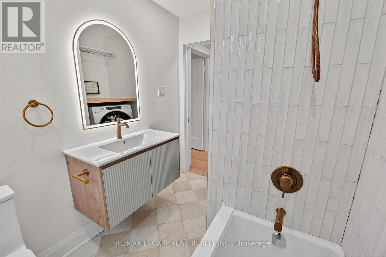 101 Houghton Avenue S, Hamilton, ON