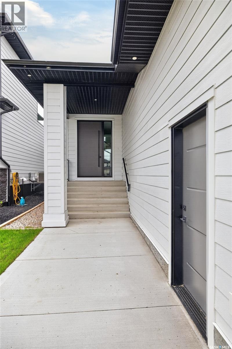428 Woolf Bend, Saskatoon, SK