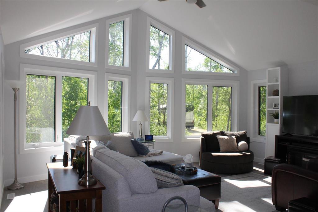 The living room does have a capped gas line for a fireplace. - 7 Dalvik Road, Gimli Rm, MB