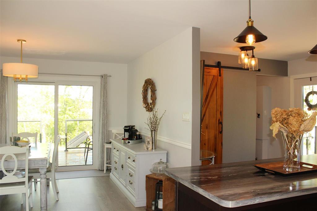 Open concept makes entertaining a breeze... - 7 Dalvik Road, Gimli Rm, MB