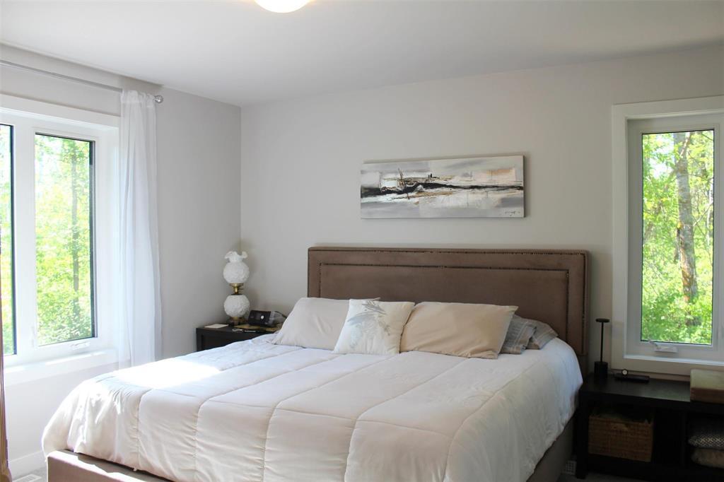 Primary bedroom has two large windows, walk in closet as well as a four piece ensuite! - 7 Dalvik Road, Gimli Rm, MB