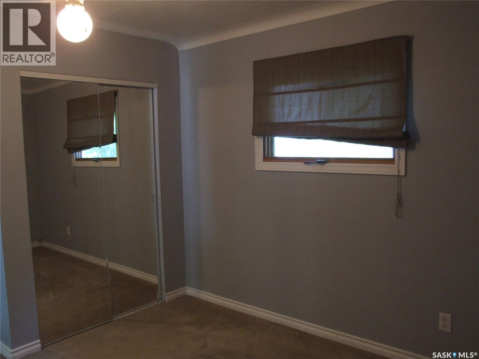 325 3Rd Avenue E, Leader, SK