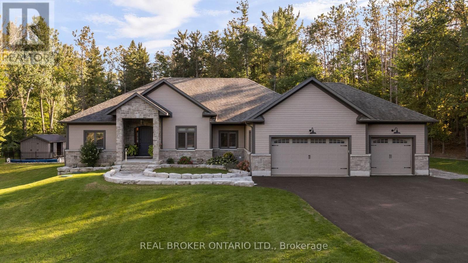 49 Sydenham Trail W, Clearview, ON