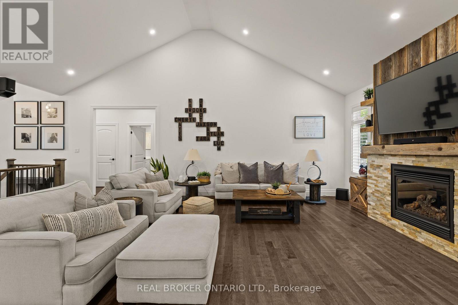 49 Sydenham Trail W, Clearview, ON