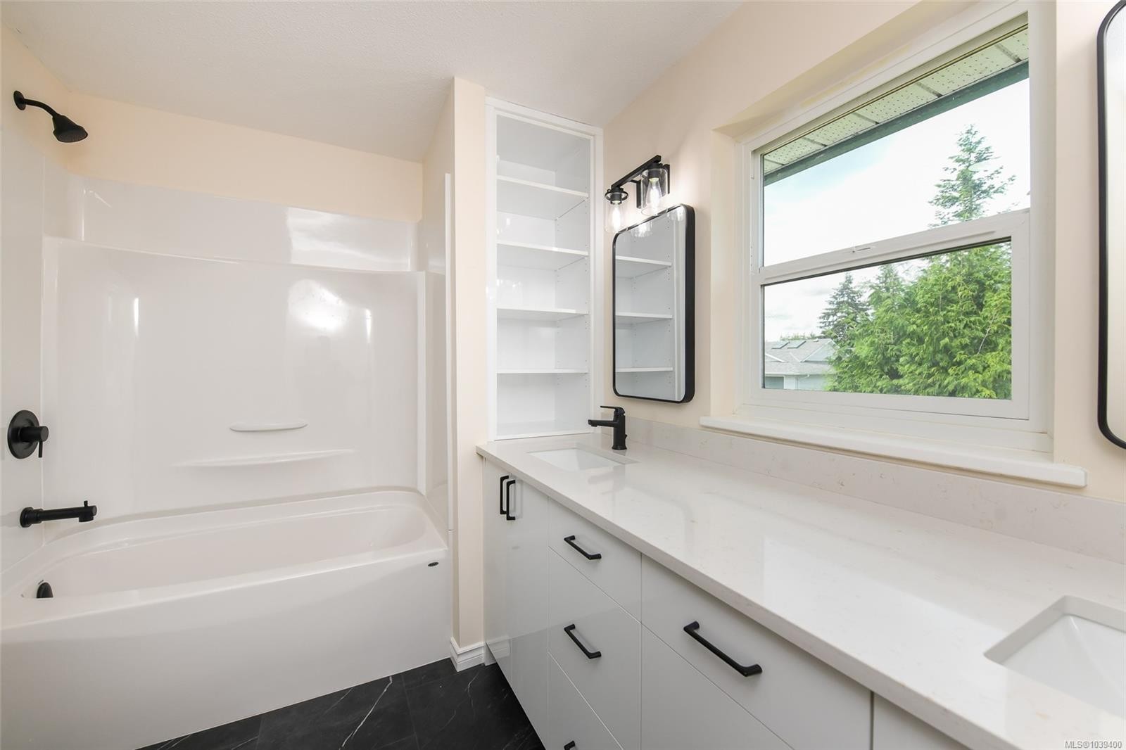 2112 Stellar Crt, Comox, BC