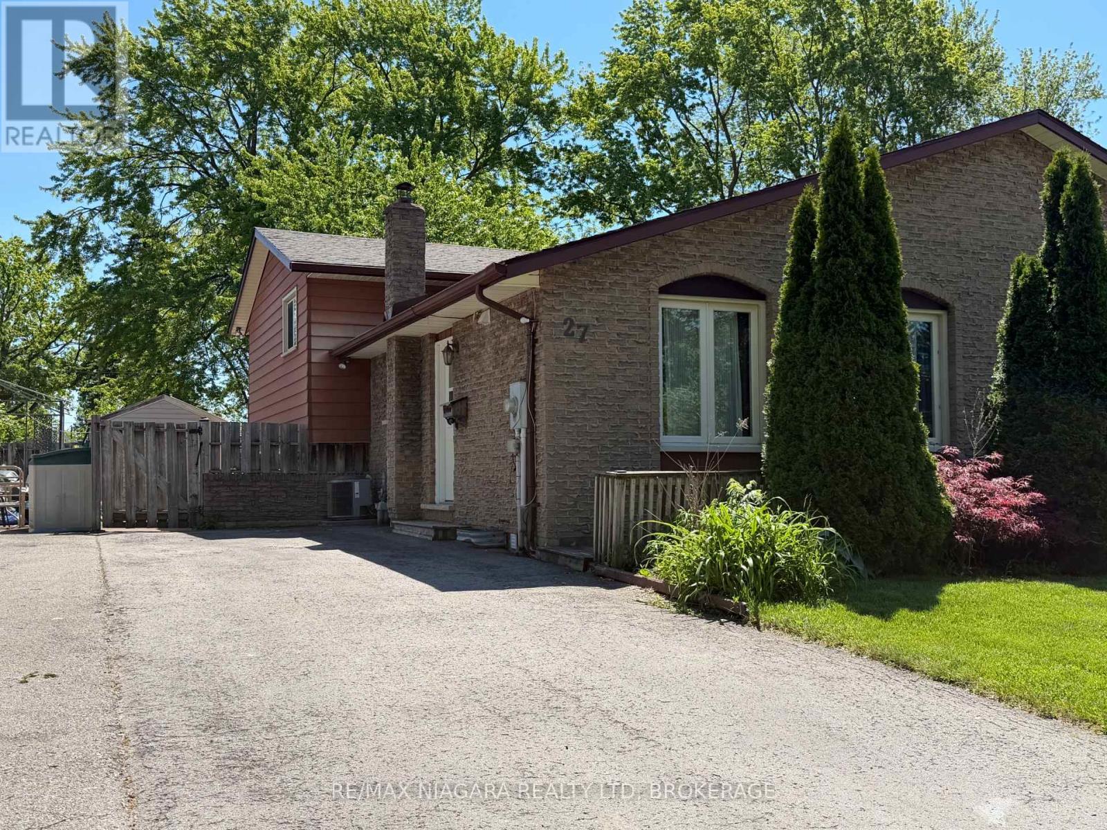 Upper - 27 Nottingham Court, Welland (N. Welland), ON