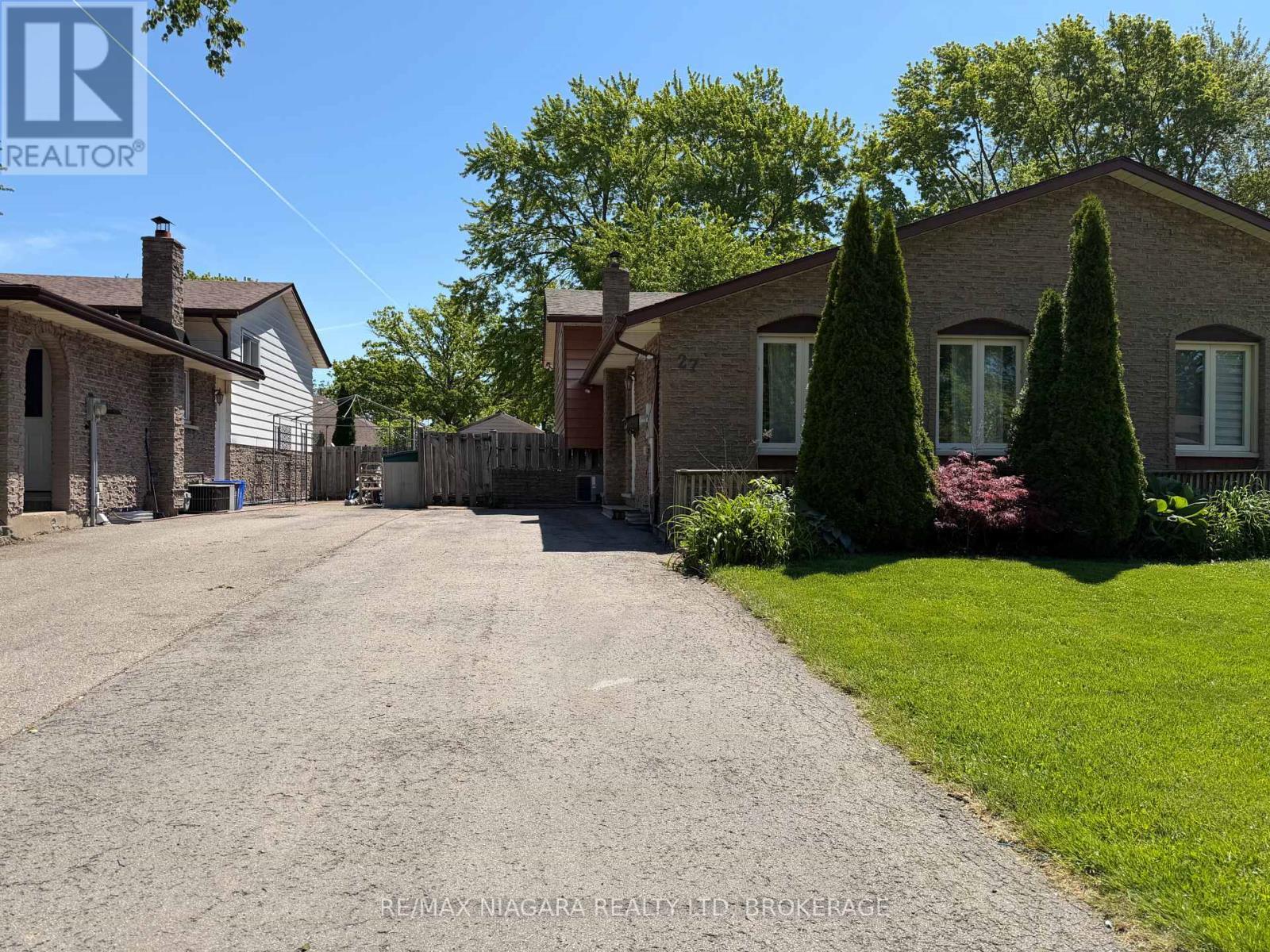 Upper - 27 Nottingham Court, Welland (N. Welland), ON